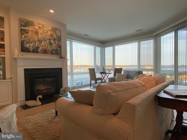 Building Photo - 611 Oyster Cove Dr