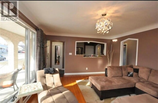 Photo du bâtiment - 425 E 15th St