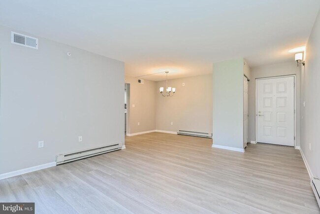 Foto del edificio - 15210 Elkridge Way