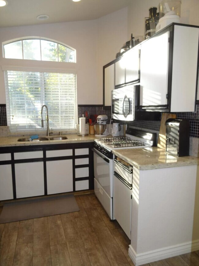 Kitchen - 3 Dorado