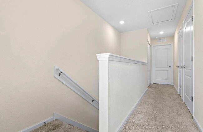 Building Photo - 581 Running Wds St