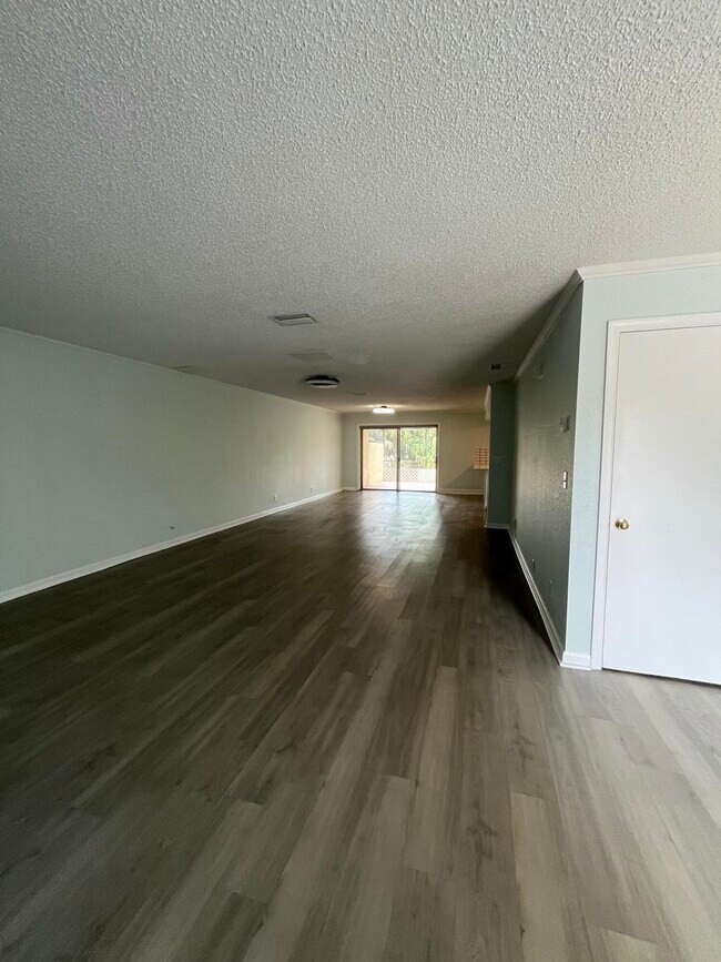 Foto del edificio - 4305 Coral Springs Dr