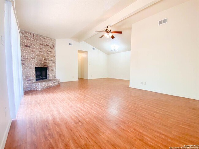 Foto del edificio - 109 Hughson Ct