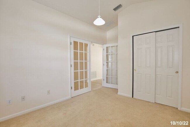 Building Photo - Amazing 3/2 Spacious Home with a Bonus Roo...
