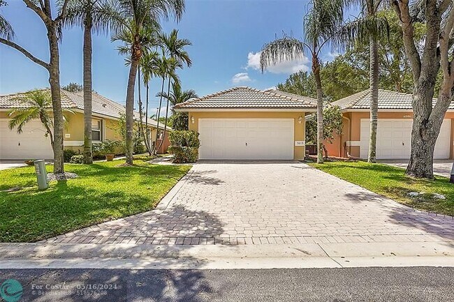 Building Photo - 5215 Grande Palm Cir