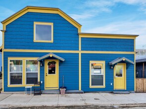 Building Photo - 207 3rd St