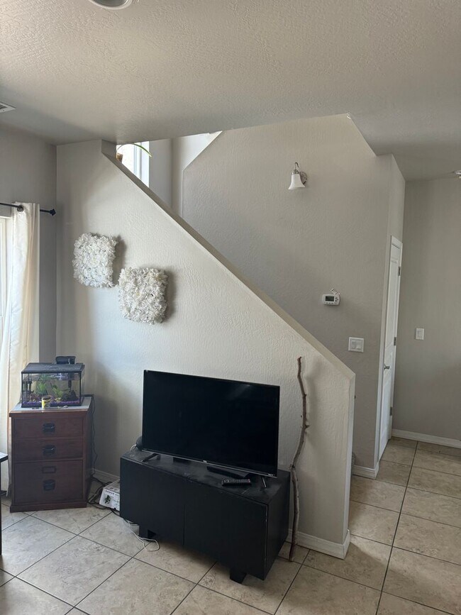 Foto del edificio - Spacious 3BR Home | Private Bathrooms + Ample Off Street Parking