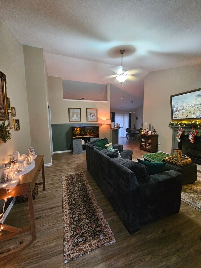 Building Photo - Beautiful 3 Bedroom Home In Jacksonville!