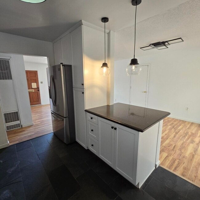 Building Photo - 3401 Sierra Dr NE