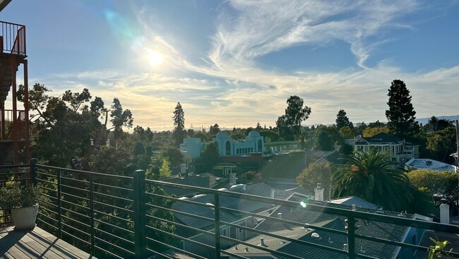 Building Photo - Unique & Sunny Apartment with Views & Suns...