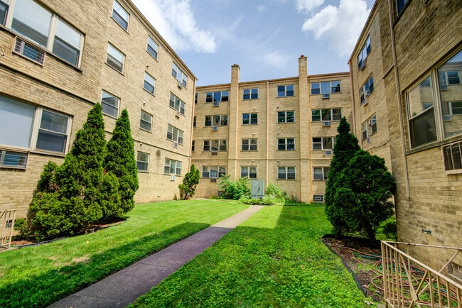 Building Photo - 7250 N Western Ave