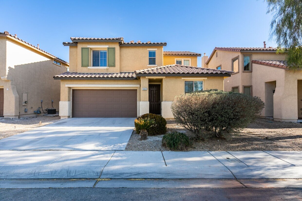 Primary Photo - 3 bedroom + Den! Ready for immediate move ...