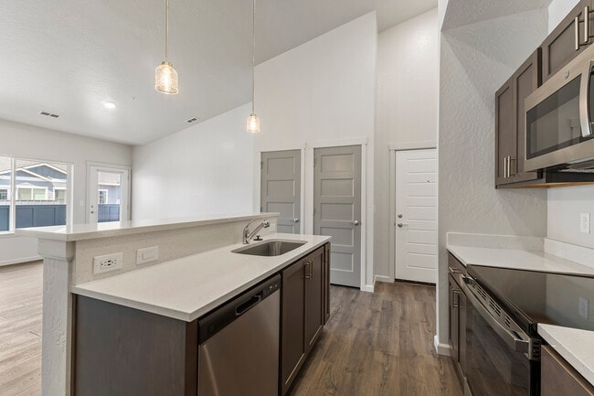 Building Photo - Heritage Villas