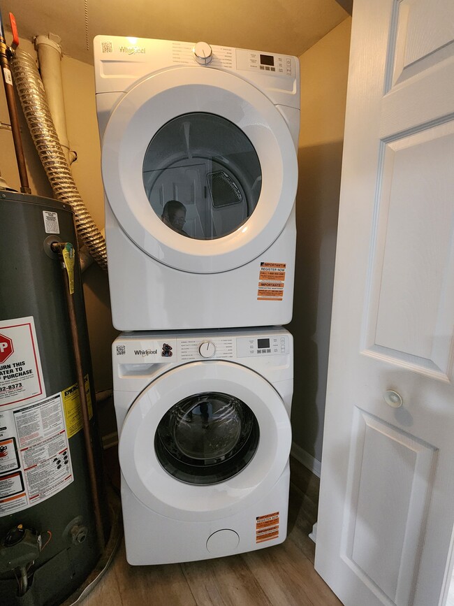 Building Photo - 7497 Stonetrail Way