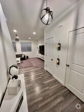 Building Photo - 1716 W Parkview Dr