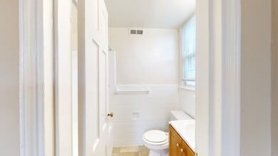 Interior Photo - Presidential Greens