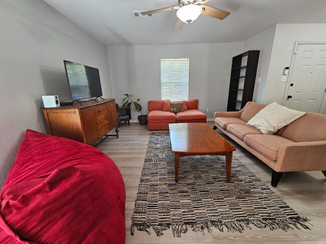 Foto del edificio - 1408 Riverside Dr