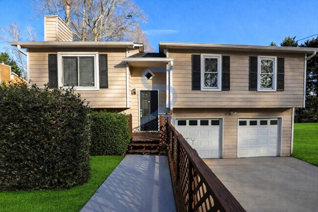 Building Photo - Bring the Pets Home! Expansive Front & Backyard in a Paulding County Neighborhood