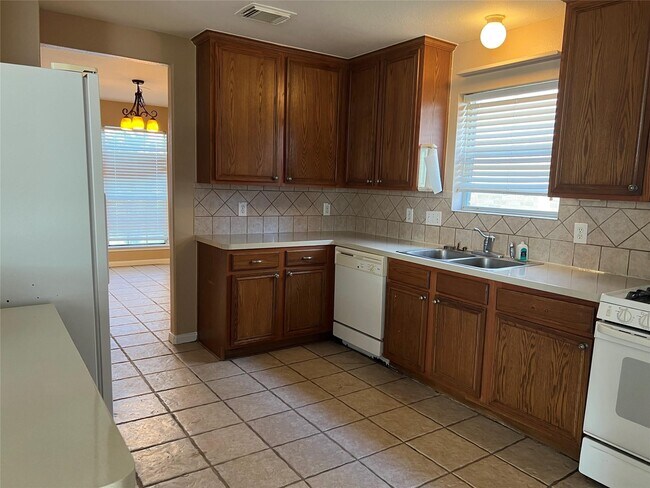 Building Photo - 3223 Amber Meadow Dr