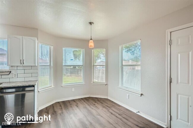 Foto del edificio - 3 br, 2 bath House - 814 Forest Oaks Drive...