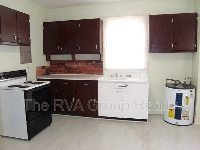 Building Photo - 18 Laurel Ave