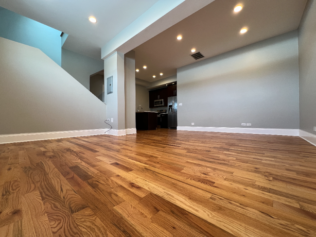Foto del edificio - 3533 W Armitage Ave