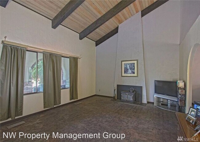Building Photo - 4 br, 2.5 bath House - 426 N Davies Road