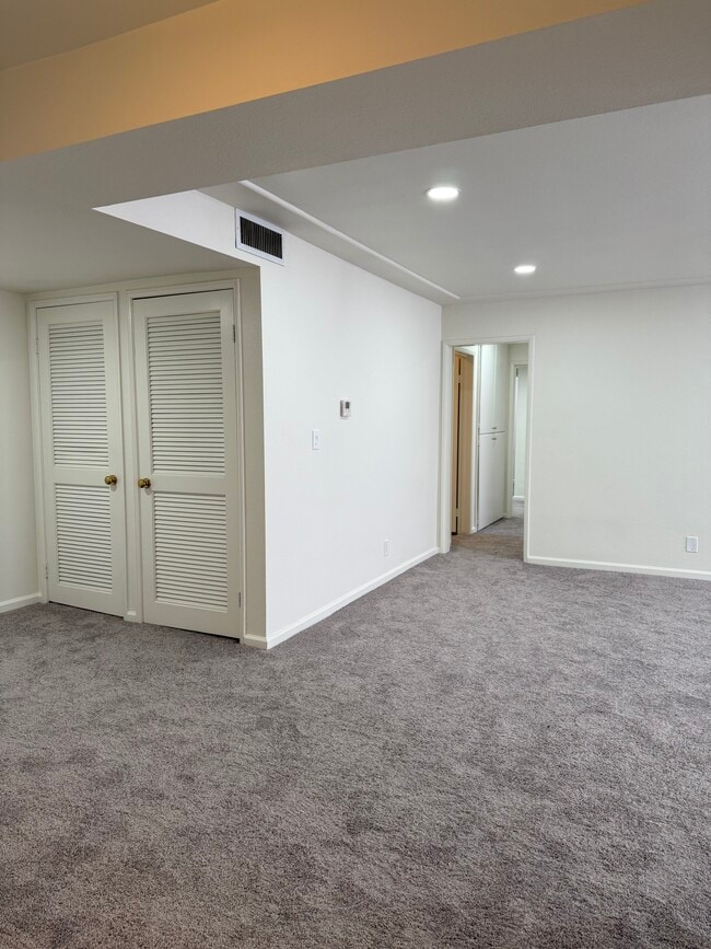 Foto del edificio - 5050 Coldwater Canyon Ave