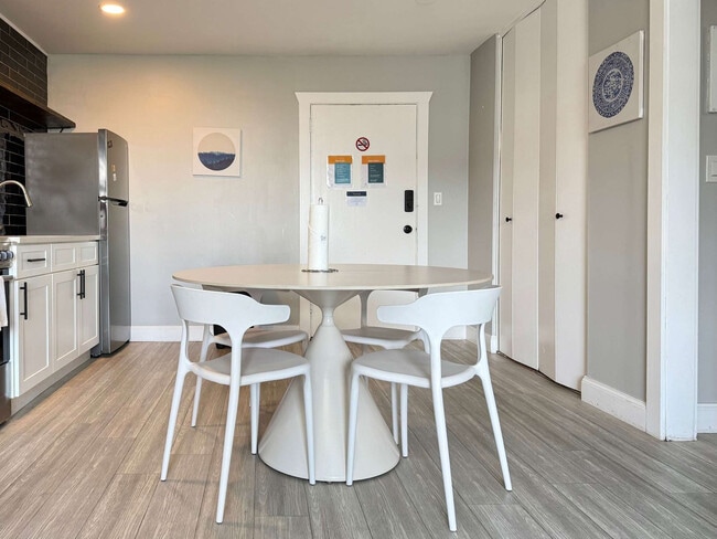 Foto del edificio - 215 Piedmont Ave NE