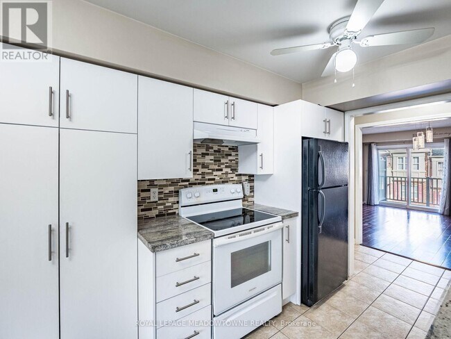 Building Photo - 774-774 Neighbourhood Cir