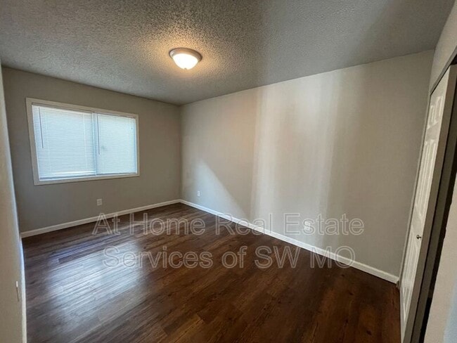 Foto del edificio - 712 E Sunshine St