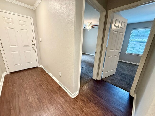 Building Photo - 3988 Duchess Dr