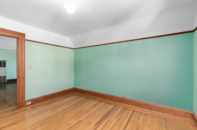 Building Photo - 4382 Howe St