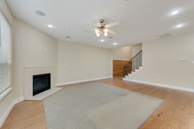 Foto del edificio - Luxury 3 Bedroom Townhome