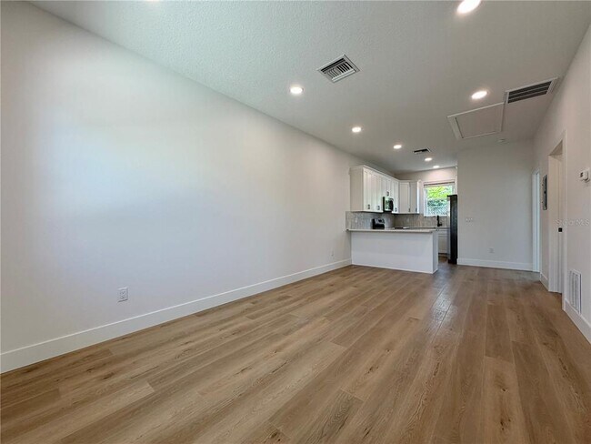 Building Photo - 2848 30th Ave N