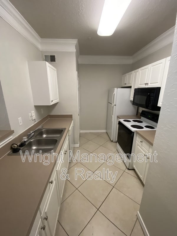Building Photo - 4323 Bayside Village Dr