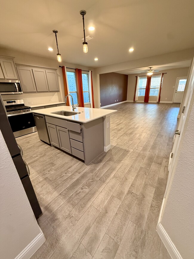 Building Photo - 504 Nicklaus Way