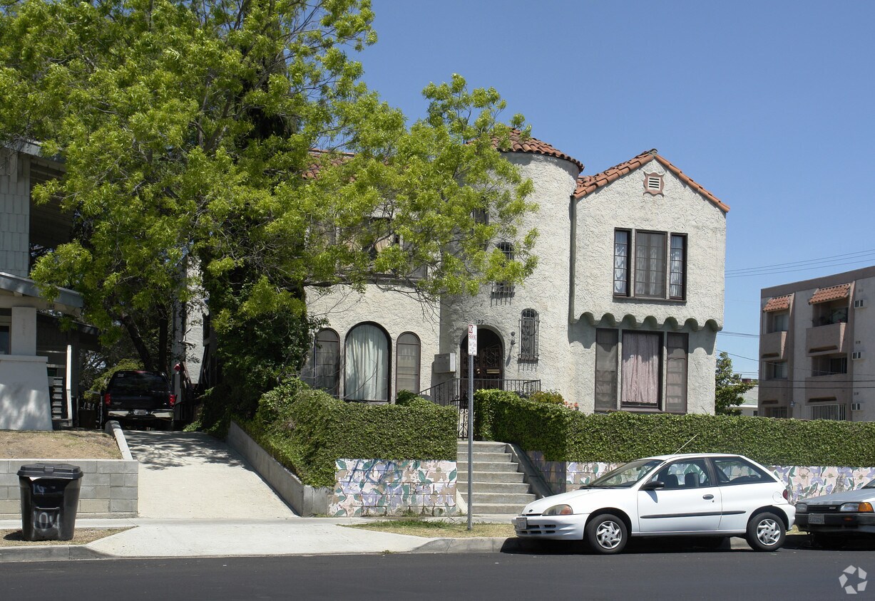 Building Photo - 102 N Oxford Ave