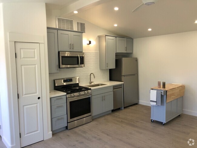 Building Photo - 41482 Willow Run Rd