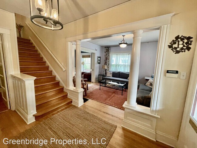 Building Photo - 4 br, 2.5 bath House - 1416 NE Tillamook St.