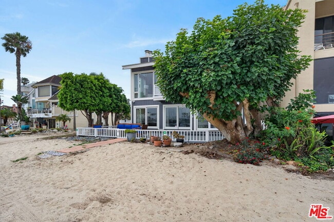 Building Photo - 6819 E Ocean Blvd