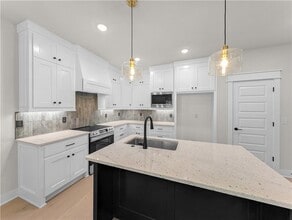 Building Photo - 30 Benwick Ln