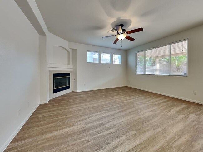 Building Photo - 207 Valare St