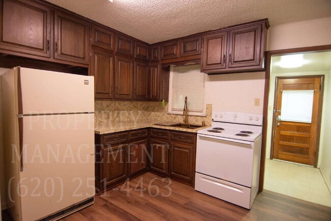 Building Photo - 2-Bedroom Duplex