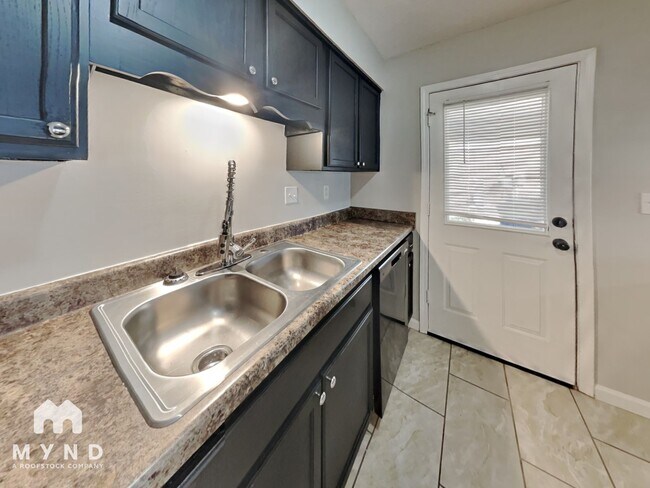 Building Photo - 3422 Laurelwood Dr