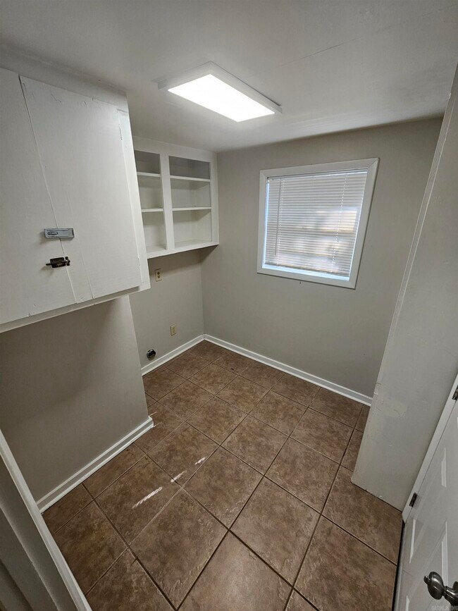 Building Photo - 315 Malibu Dr