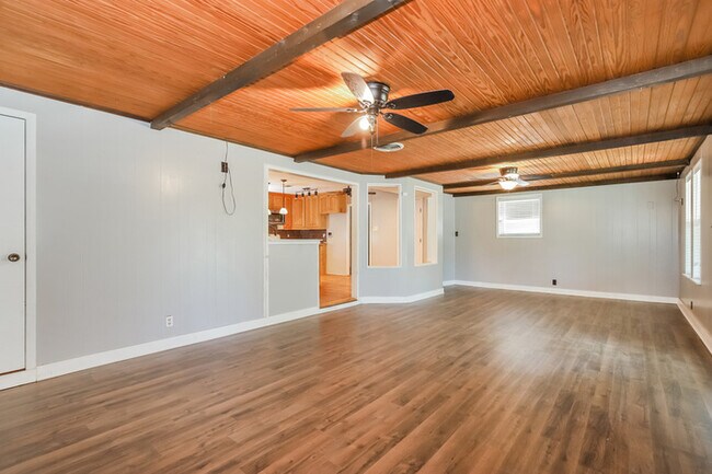 Foto del edificio - 5103 Redding Dr