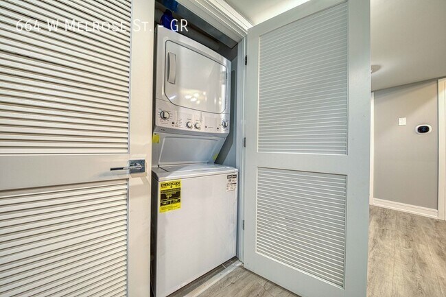 Building Photo - Luxury 1 Bedroom Garden Unit in Fantastic ...