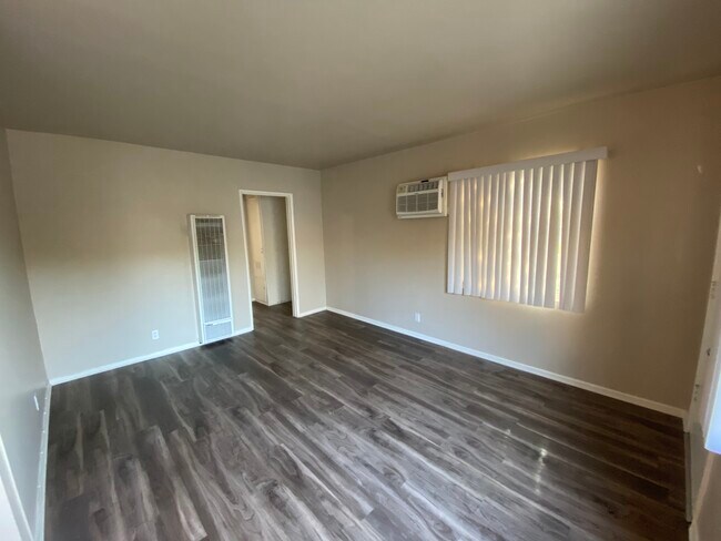 Building Photo - 10161 Fernglen Ave