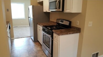 Building Photo - 247 W Eagle Lake Dr